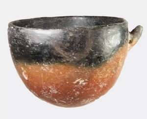 Small horn-lug bowl