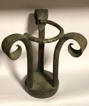 Phoenician-style top of bronze lamp stand