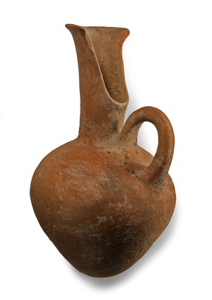 Small jug with cut-away spout